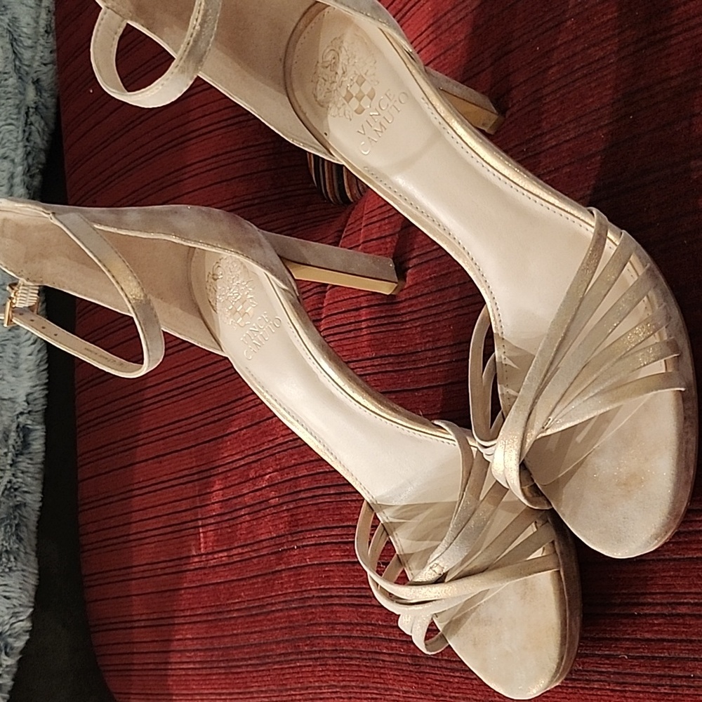 Shoes - Picture 2 of 7